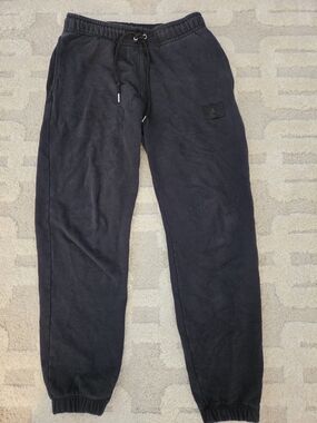 Black JORDAN Men's Jogger Sweatpants with Elastic Waist. Size Medium